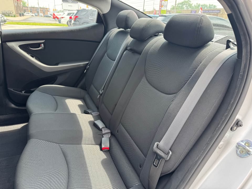 15Elantra10