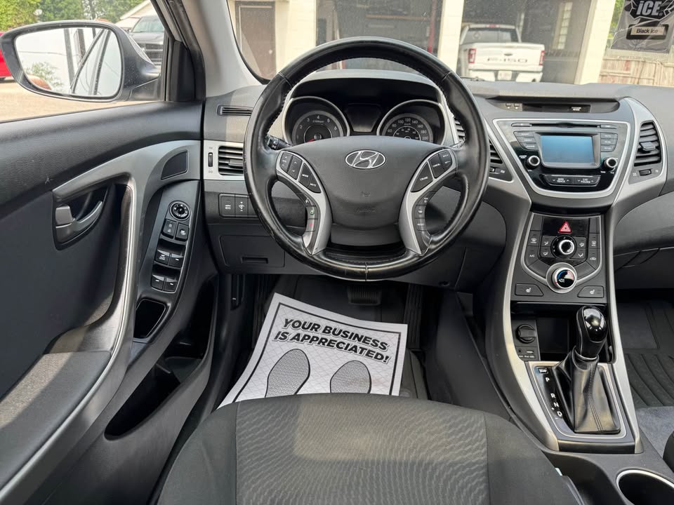 15Elantra12