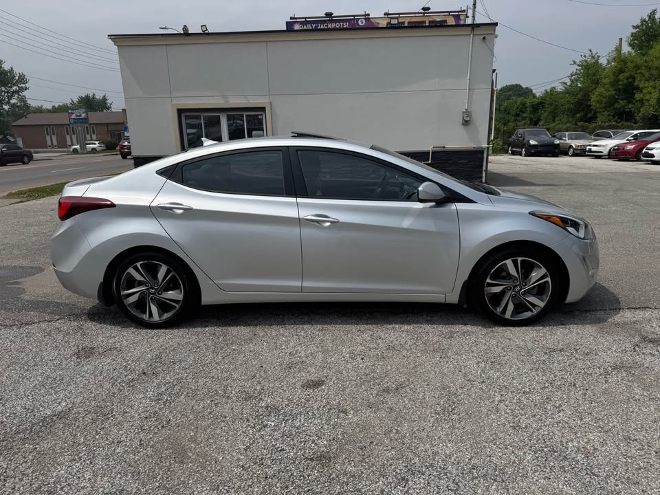 15Elantra4