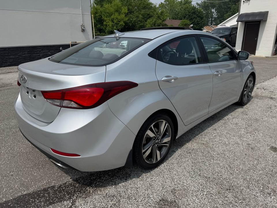 15Elantra5