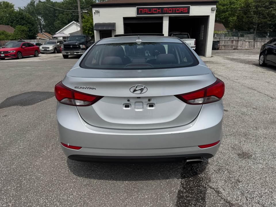 15Elantra6